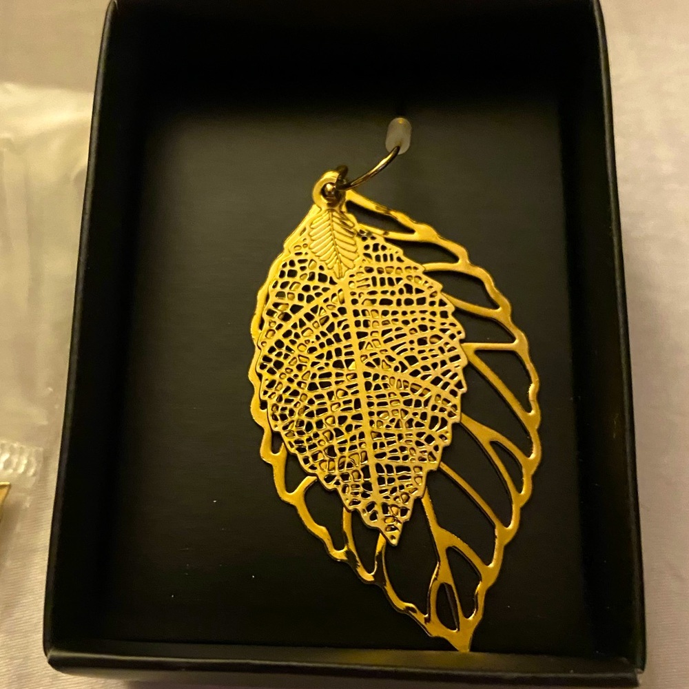 Leaf earrings